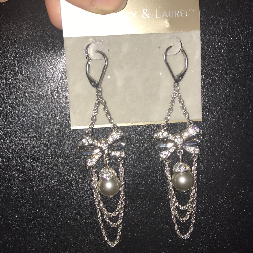 Bow earrings NWT